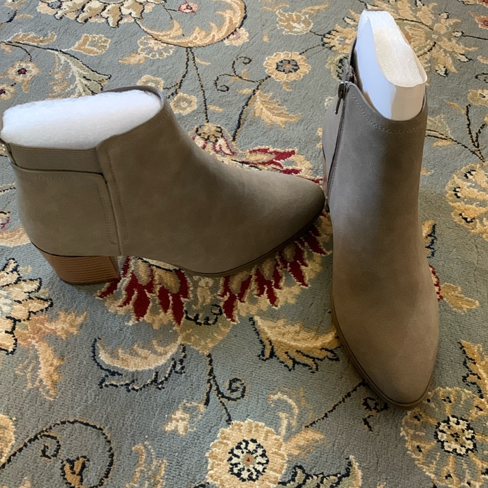Market and Spruce, brand-new, taupe, heeled boot, size 8